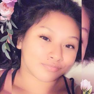 Meet your Posher, Cinthia